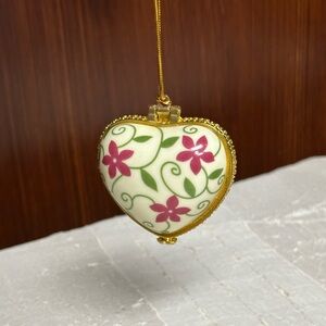 Heart shape Porcelain Puffed hanging locket box “hope